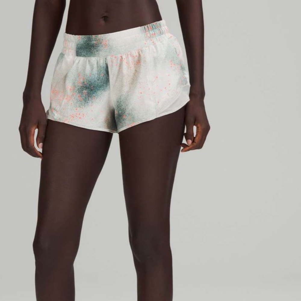 Lululemon Hotty Hot Low-Rise Short 2.5" *Reflective Size 8 - Picture 2 of 15